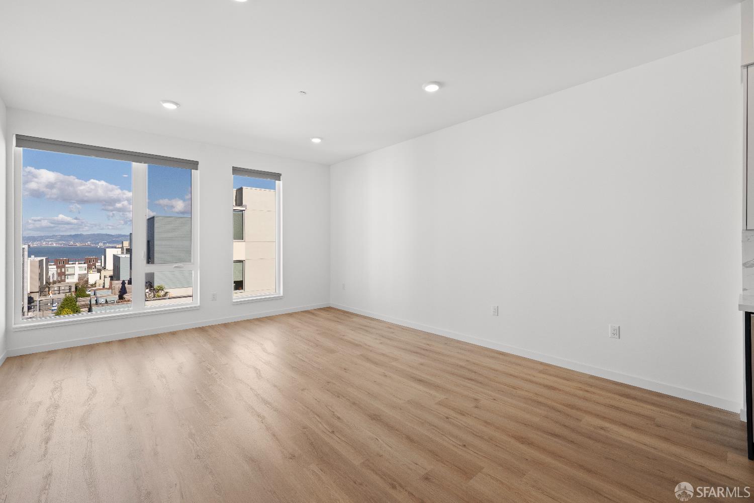 Detail Gallery Image 4 of 36 For 52 Sw Kirkwood Ave #414,  San Francisco,  CA 94124 - 1 Beds | 1 Baths