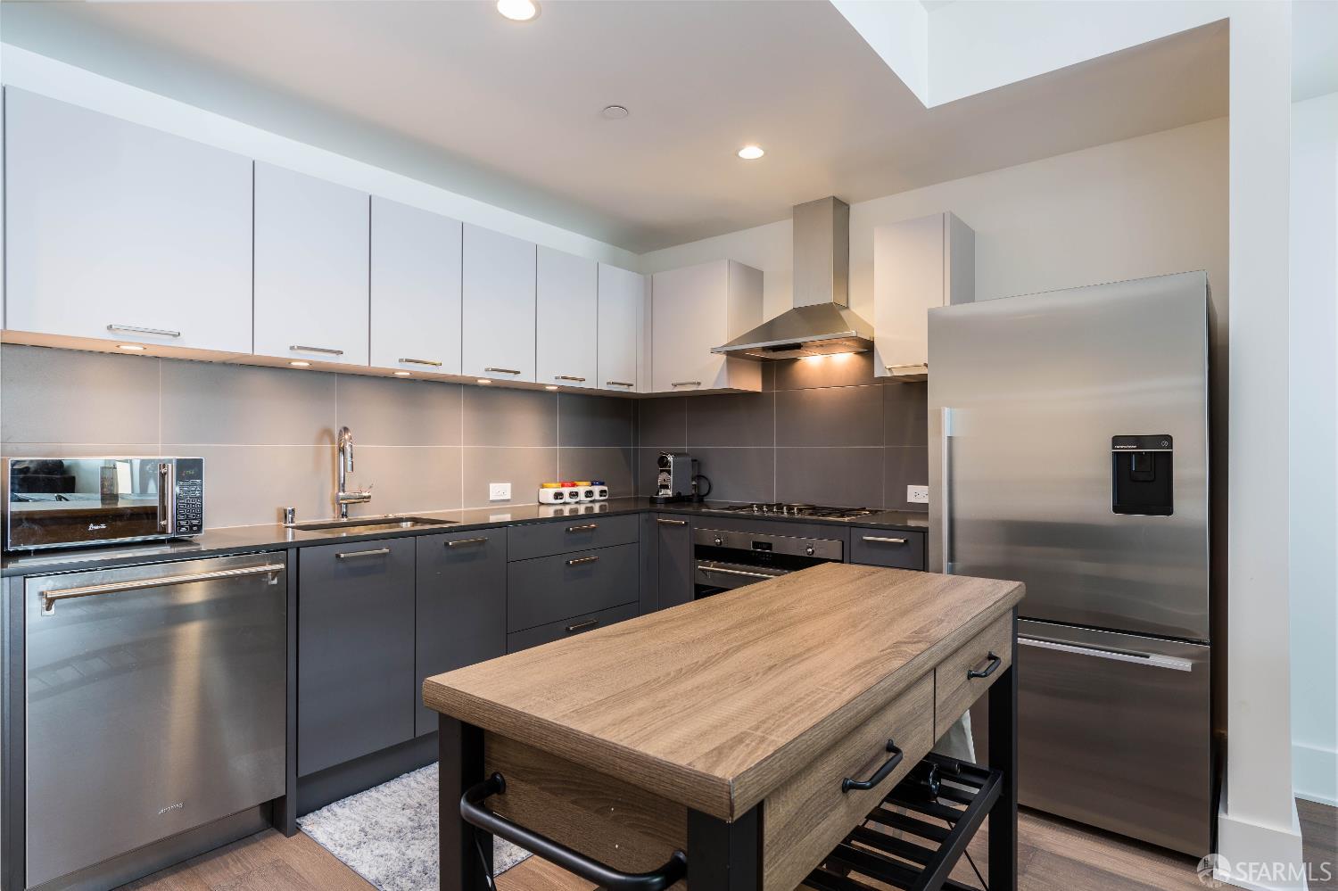 Detail Gallery Image 2 of 17 For 1075 Market St #312,  San Francisco,  CA 94103 - 2 Beds | 2 Baths