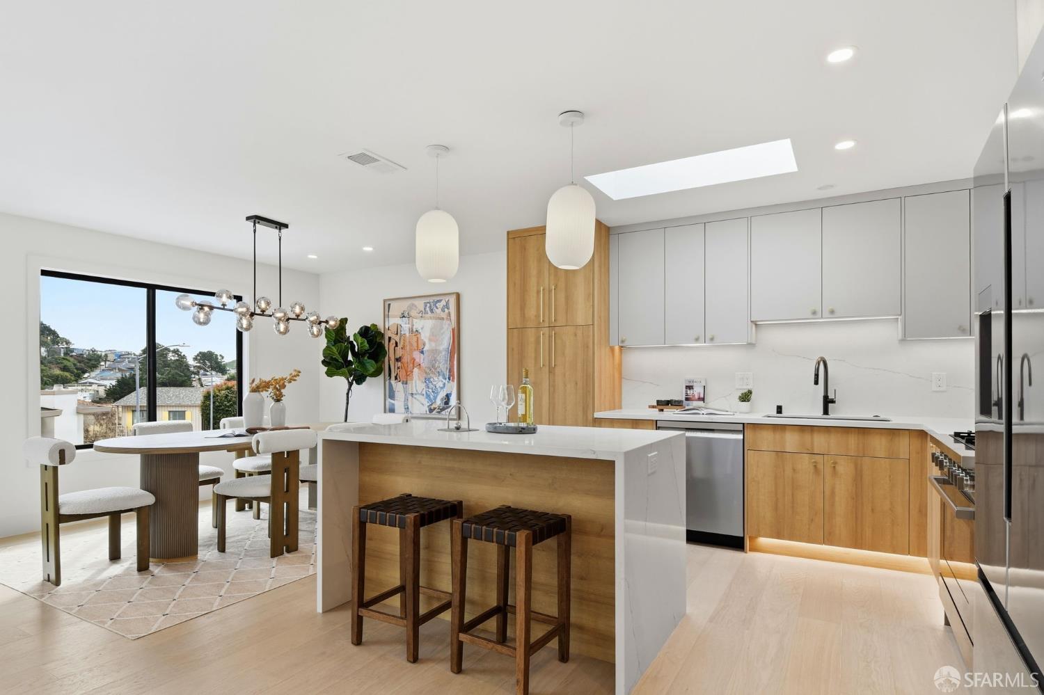 Detail Gallery Image 4 of 49 For 9 Clairview Ct, San Francisco,  CA 94131 - 4 Beds | 3 Baths