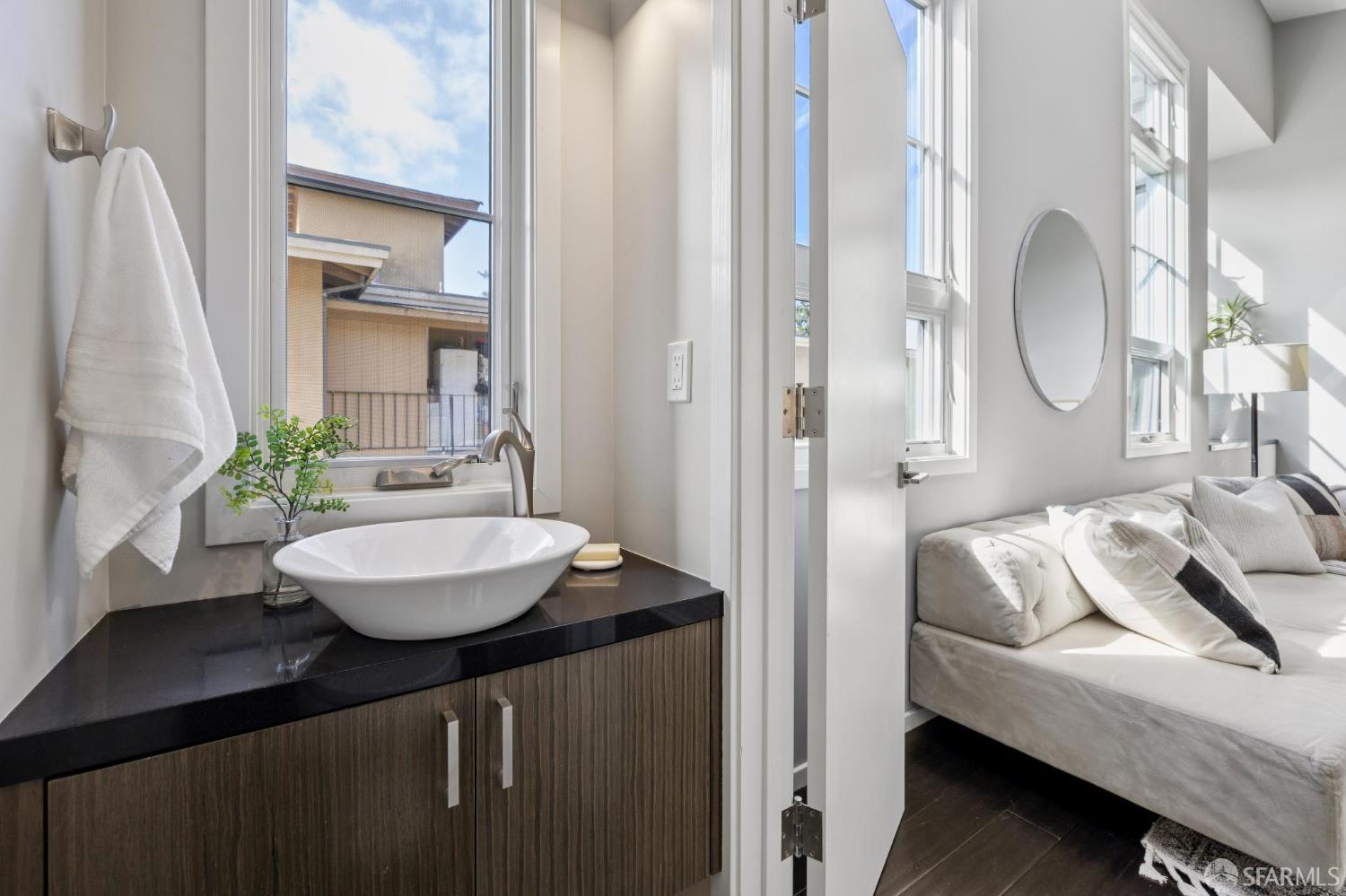 Detail Gallery Image 24 of 45 For 1536 Cherry St #B,  San Carlos,  CA 94070 - 3 Beds | 2/1 Baths