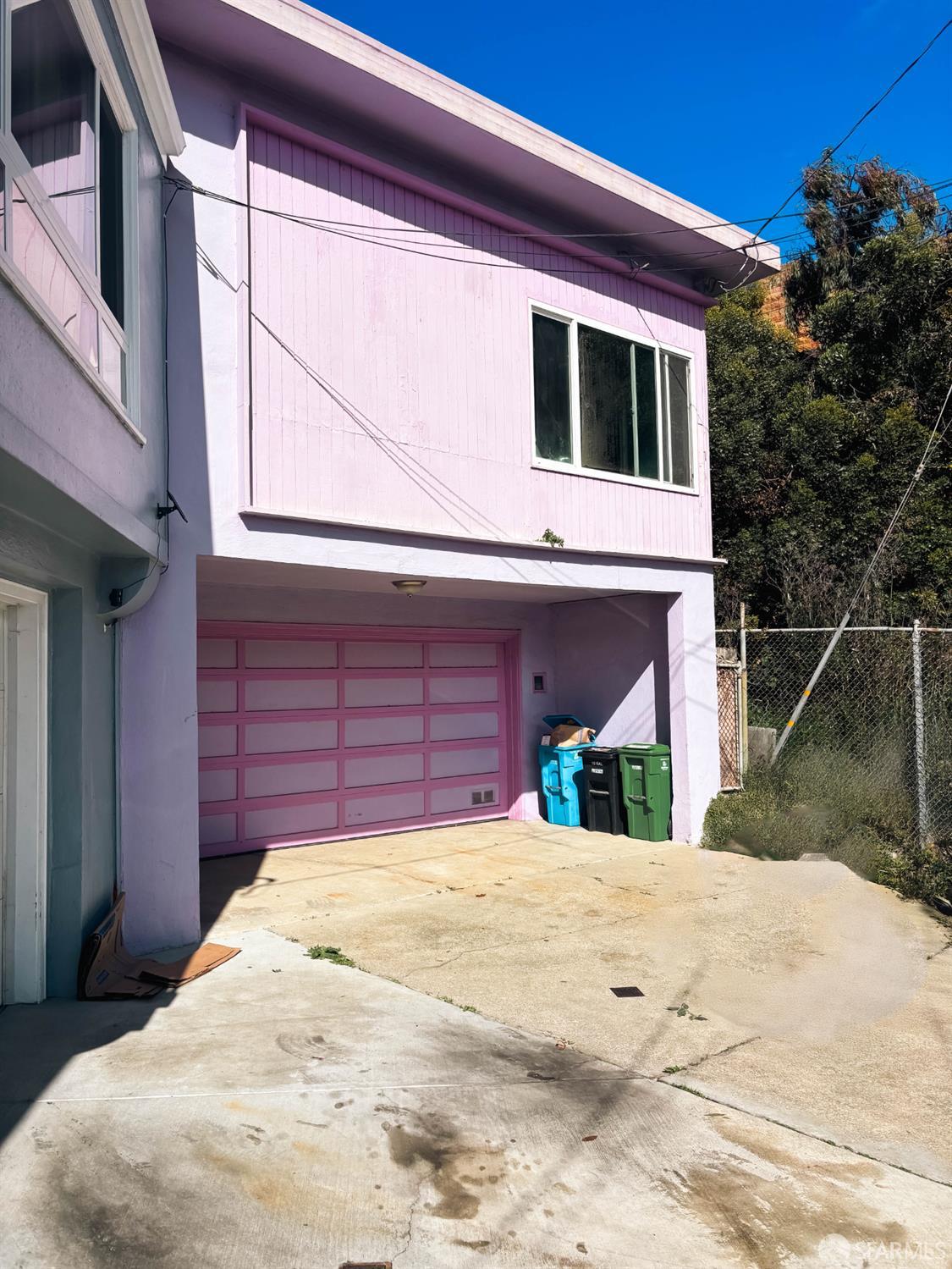 Detail Gallery Image 4 of 13 For 44 Gillette Ave, San Francisco,  CA 94134 - 3 Beds | 2 Baths