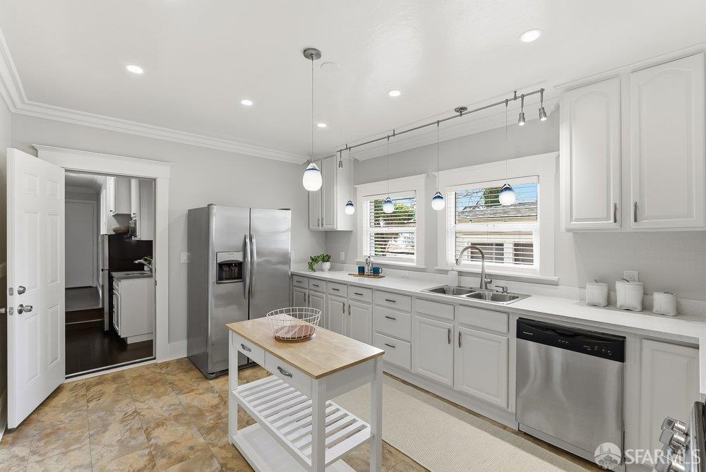 Detail Gallery Image 8 of 30 For 2040 Crosby Ave, Oakland,  CA 94601 - 4 Beds | 2 Baths