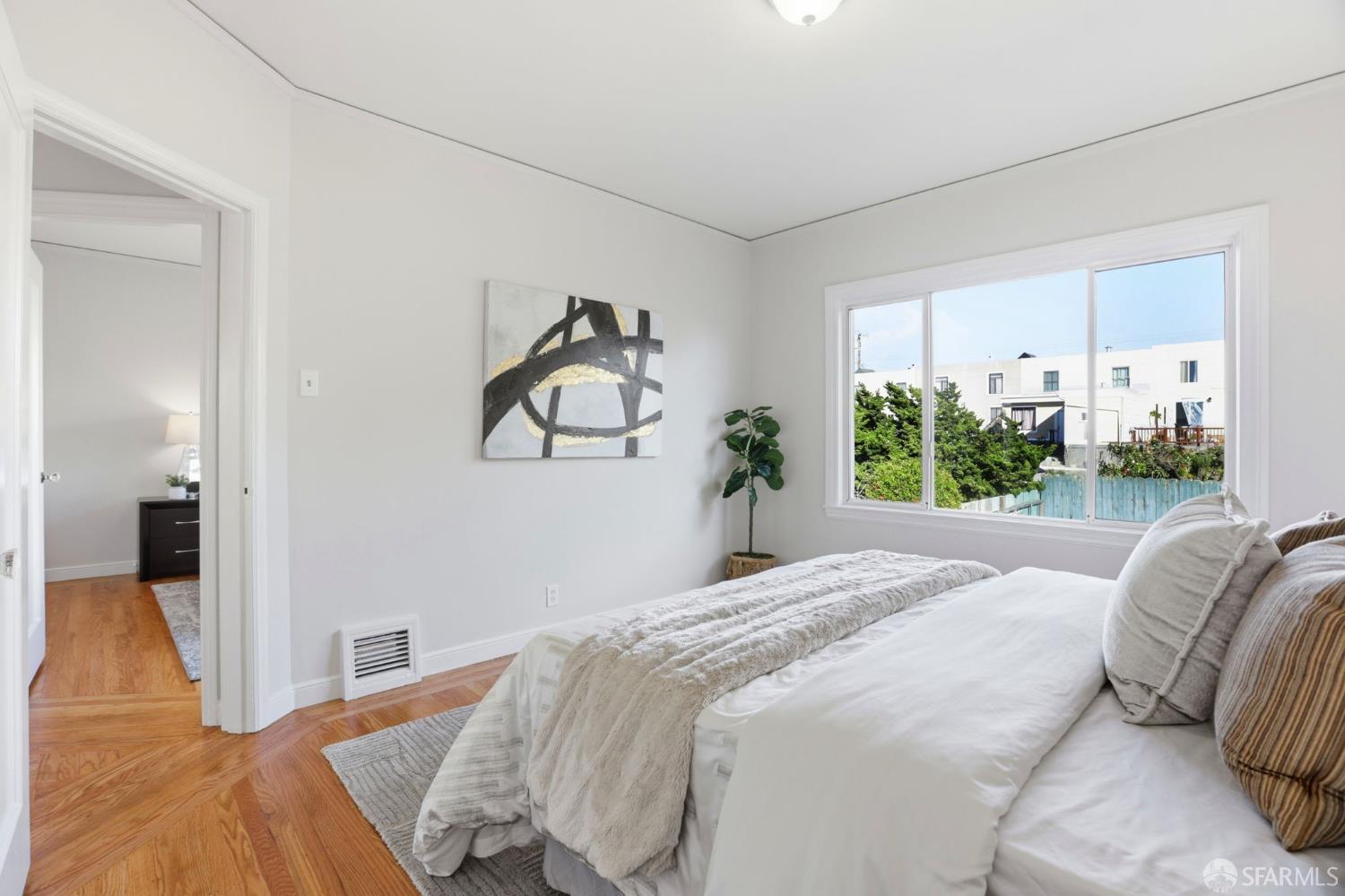 Detail Gallery Image 18 of 38 For 2442 44th Ave, San Francisco,  CA 94116 - 2 Beds | 1 Baths