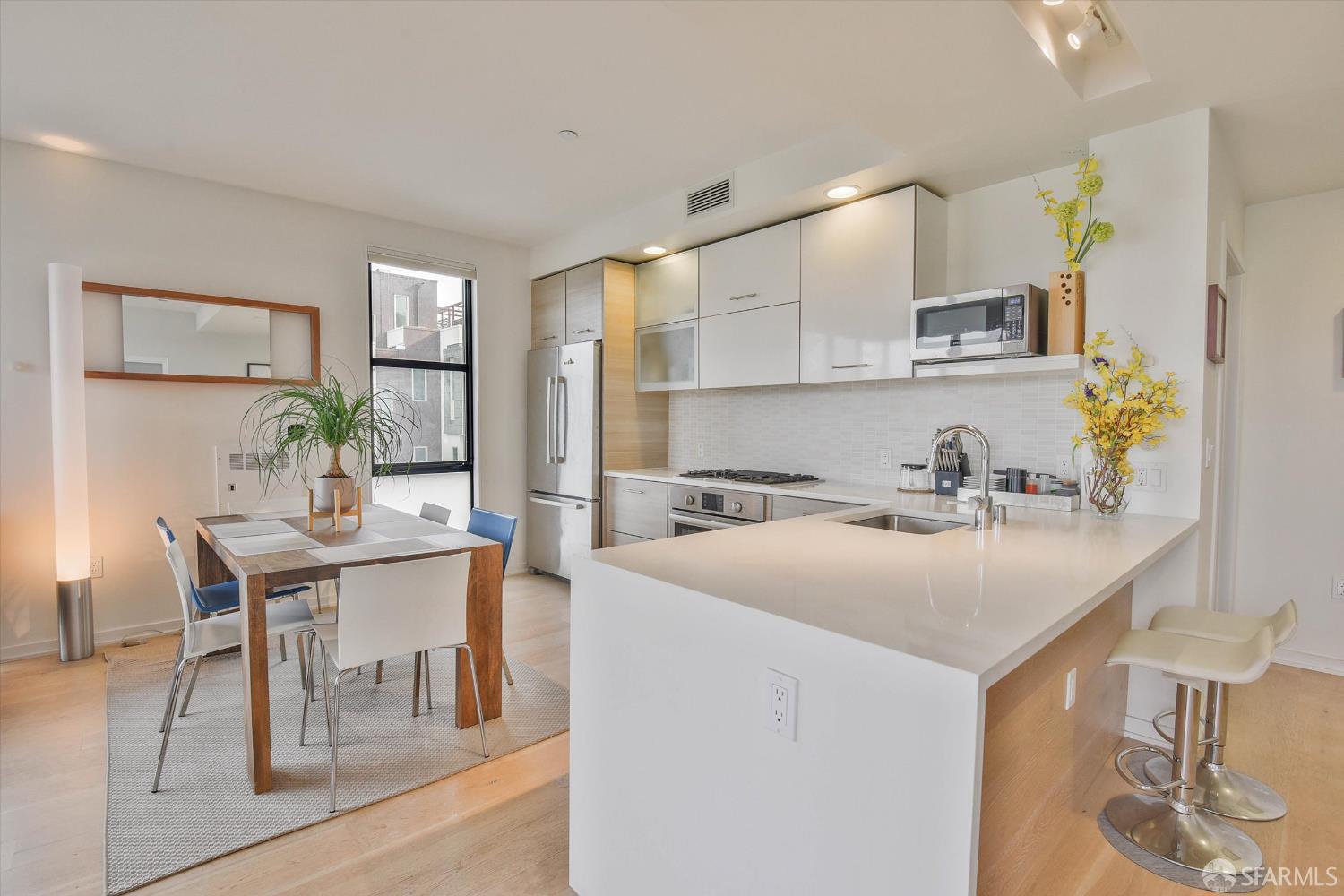 Detail Gallery Image 7 of 42 For 451 Donahue St, San Francisco,  CA 94124 - 2 Beds | 2 Baths