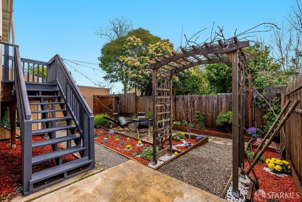 Detail Gallery Image 26 of 30 For 2040 Crosby Ave, Oakland,  CA 94601 - 4 Beds | 2 Baths