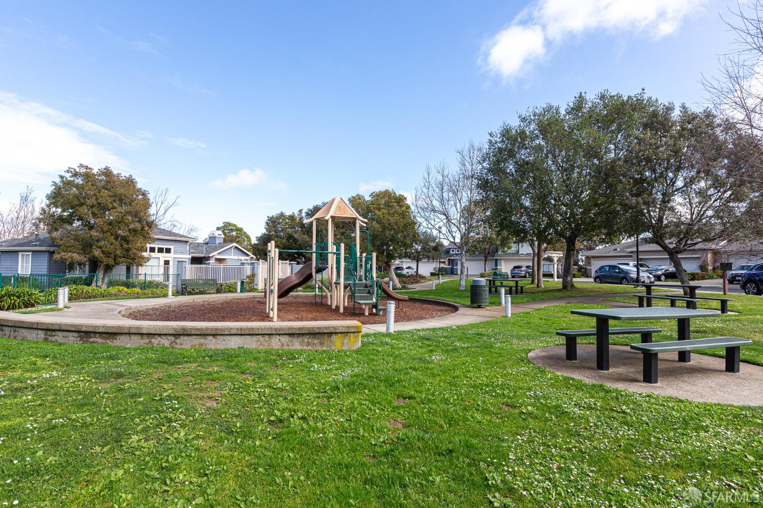 Detail Gallery Image 37 of 50 For 141 Kestrel Ct, Brisbane,  CA 94005 - 2 Beds | 2 Baths