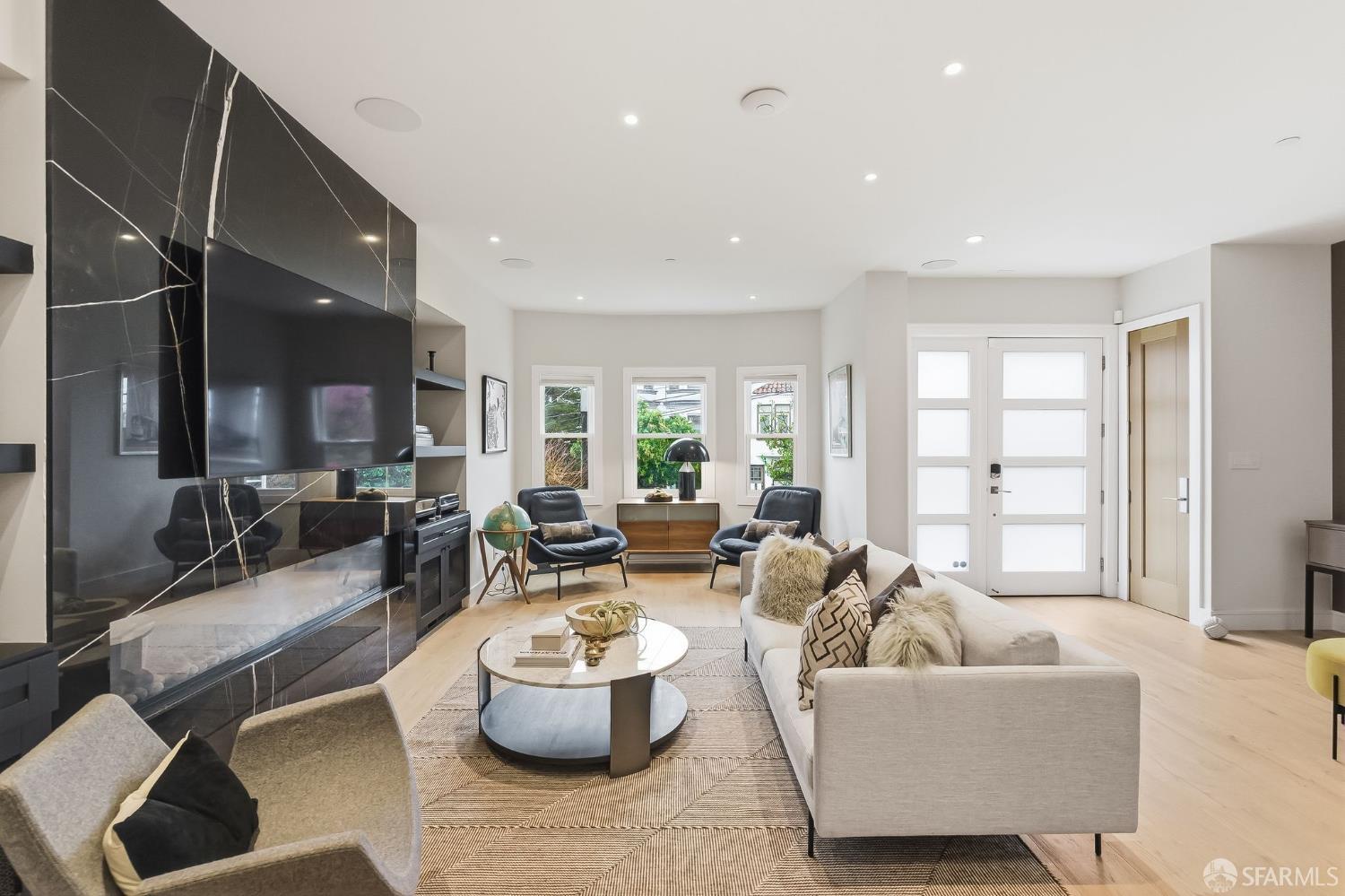 Detail Gallery Image 2 of 47 For Address Is Not Disclosed, San Francisco,  CA 94114 - 2 Beds | 4 Baths