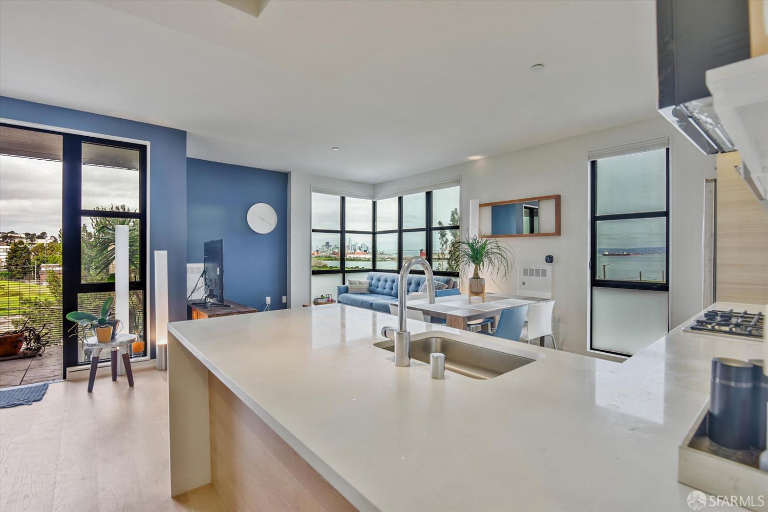 Detail Gallery Image 5 of 42 For 451 Donahue St, San Francisco,  CA 94124 - 2 Beds | 2 Baths