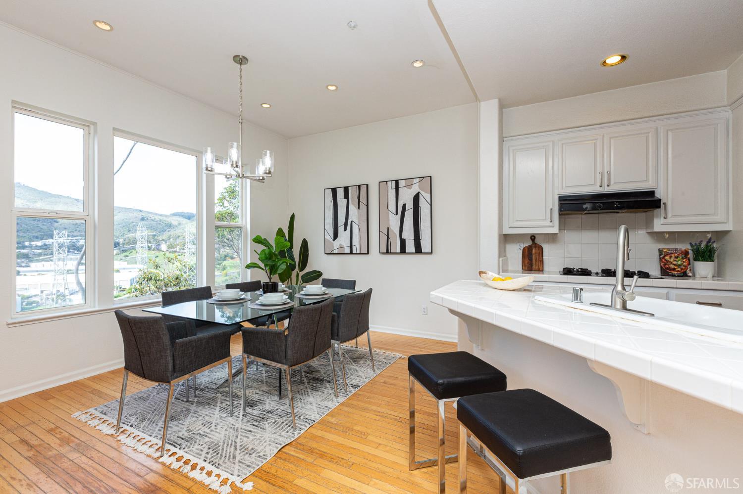 Detail Gallery Image 15 of 50 For 141 Kestrel Ct, Brisbane,  CA 94005 - 2 Beds | 2 Baths