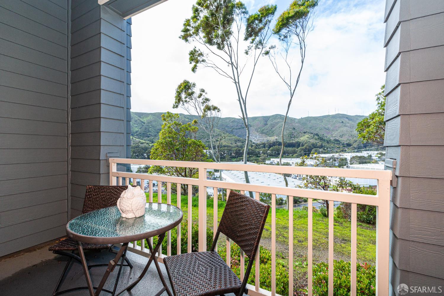 Detail Gallery Image 21 of 50 For 141 Kestrel Ct, Brisbane,  CA 94005 - 2 Beds | 2 Baths