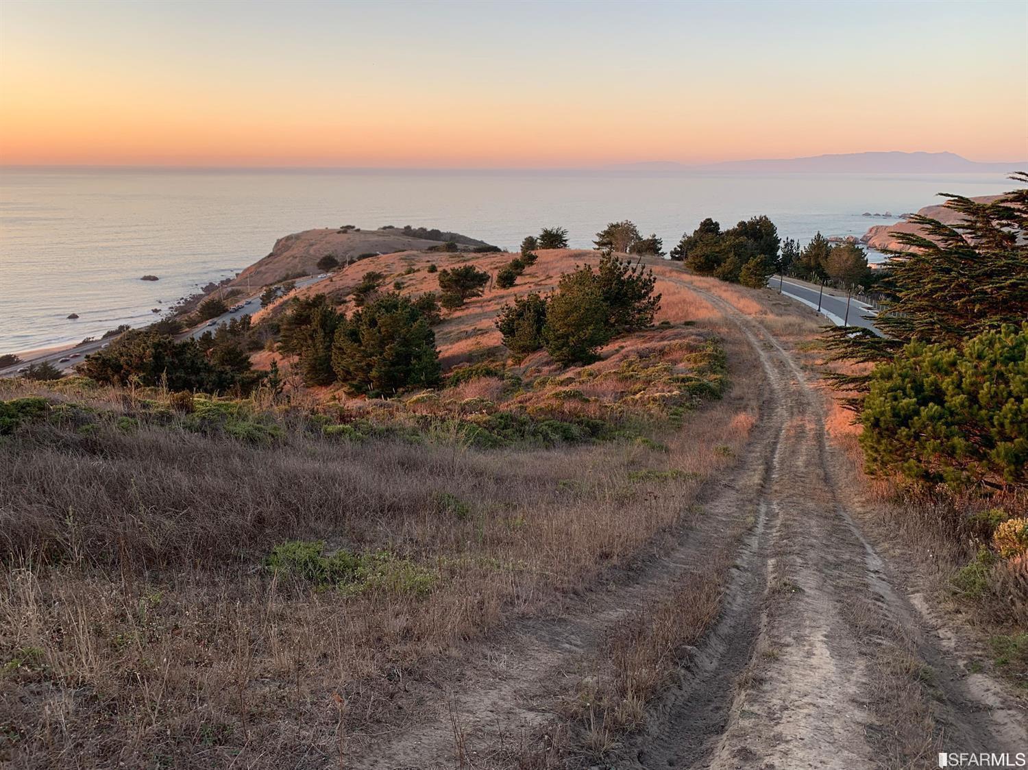 Detail Gallery Image 2 of 8 For 1 Ohlone Dr, Pacifica,  CA 94044 - – Beds | – Baths