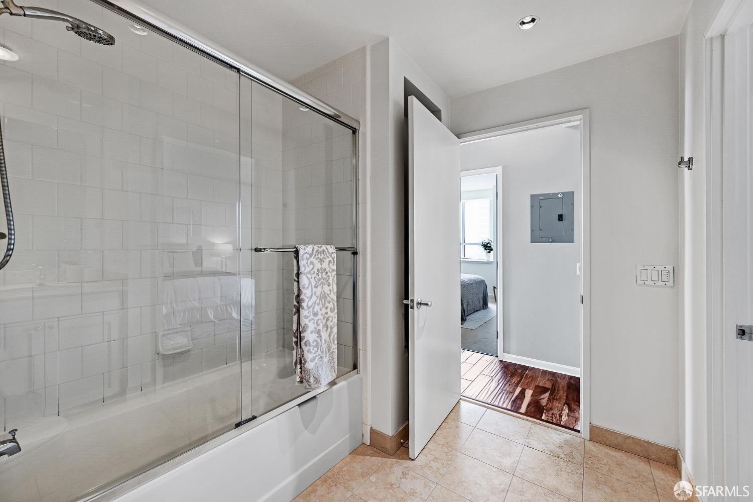 Detail Gallery Image 21 of 31 For 400 Beale St #2006,  San Francisco,  CA 94105 - 2 Beds | 1/1 Baths