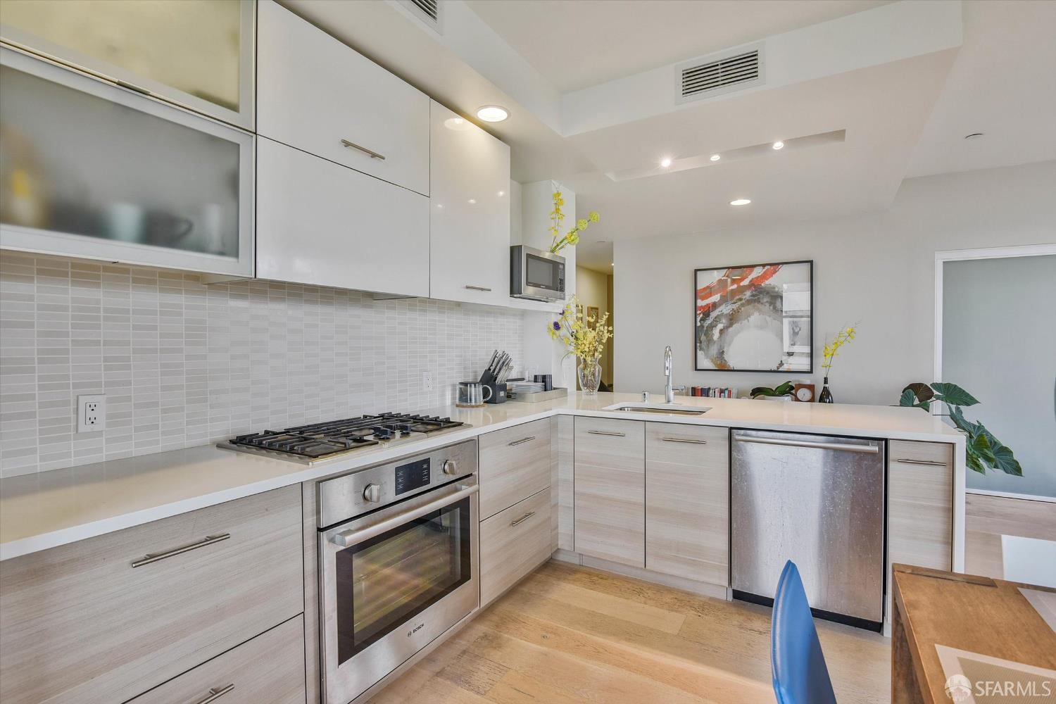 Detail Gallery Image 10 of 42 For 451 Donahue St, San Francisco,  CA 94124 - 2 Beds | 2 Baths