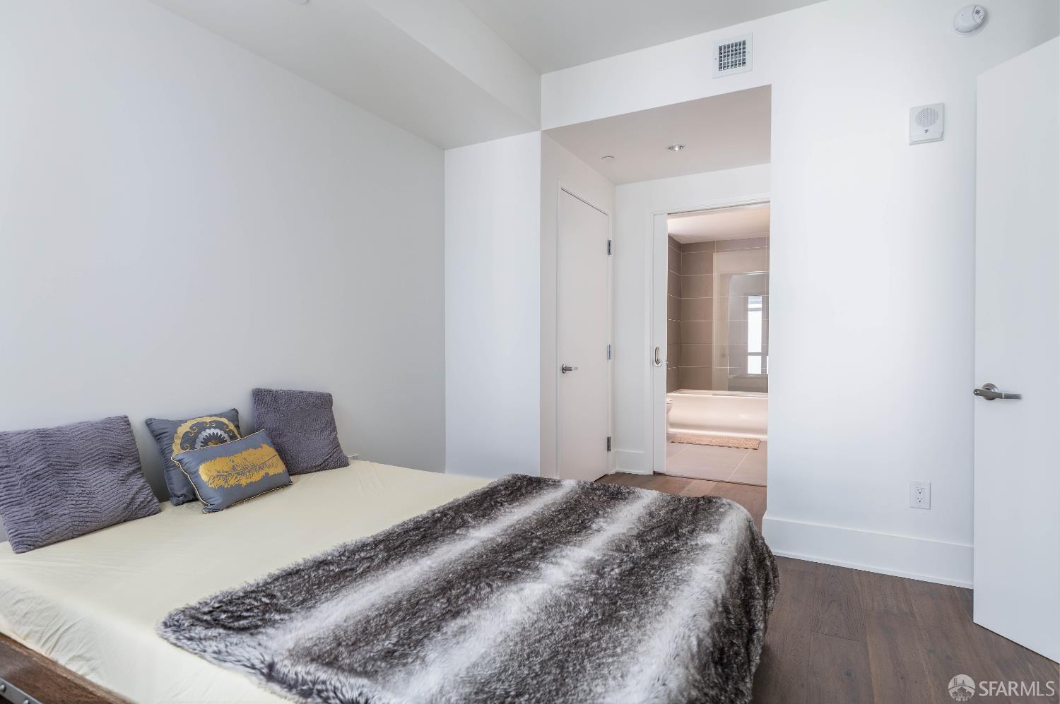 Detail Gallery Image 8 of 17 For 1075 Market St #312,  San Francisco,  CA 94103 - 2 Beds | 2 Baths