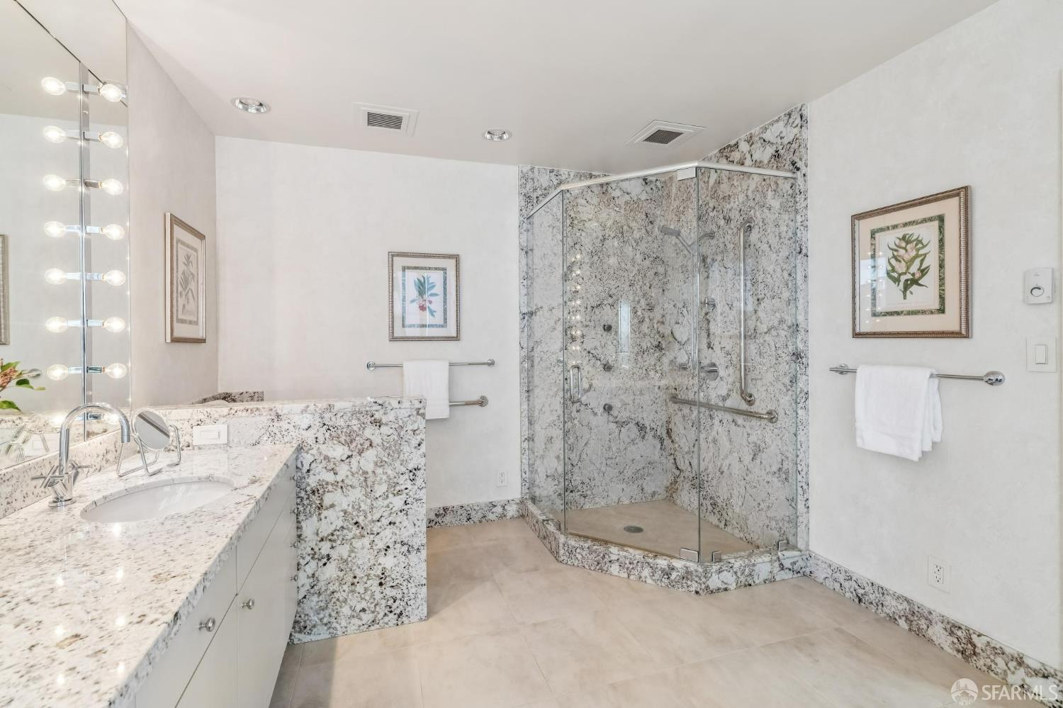 Photo #21: 426105605 Listing: Photo #21