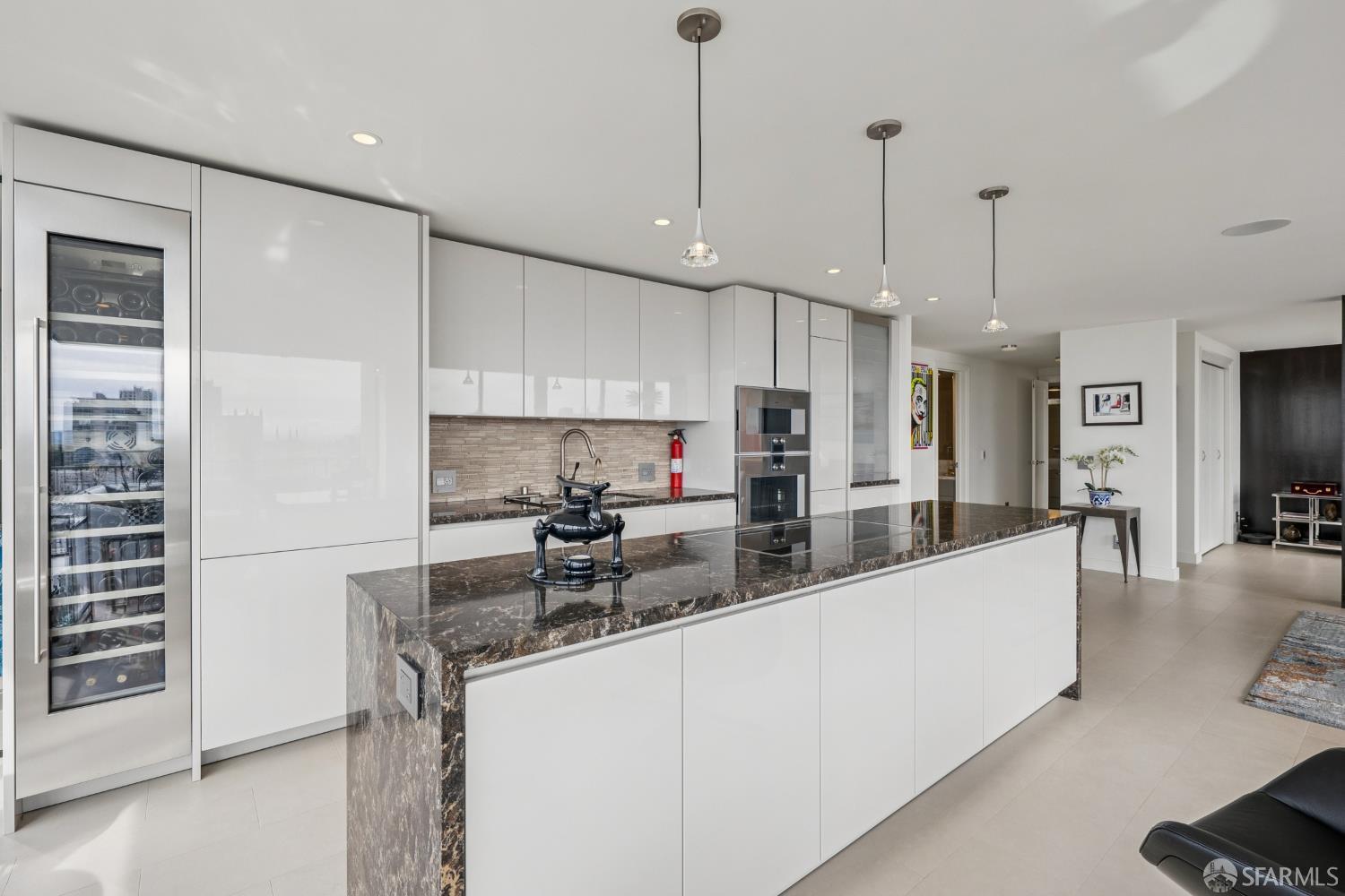 Detail Gallery Image 16 of 42 For 999 Green St #1702,  San Francisco,  CA 94133 - 3 Beds | 3 Baths