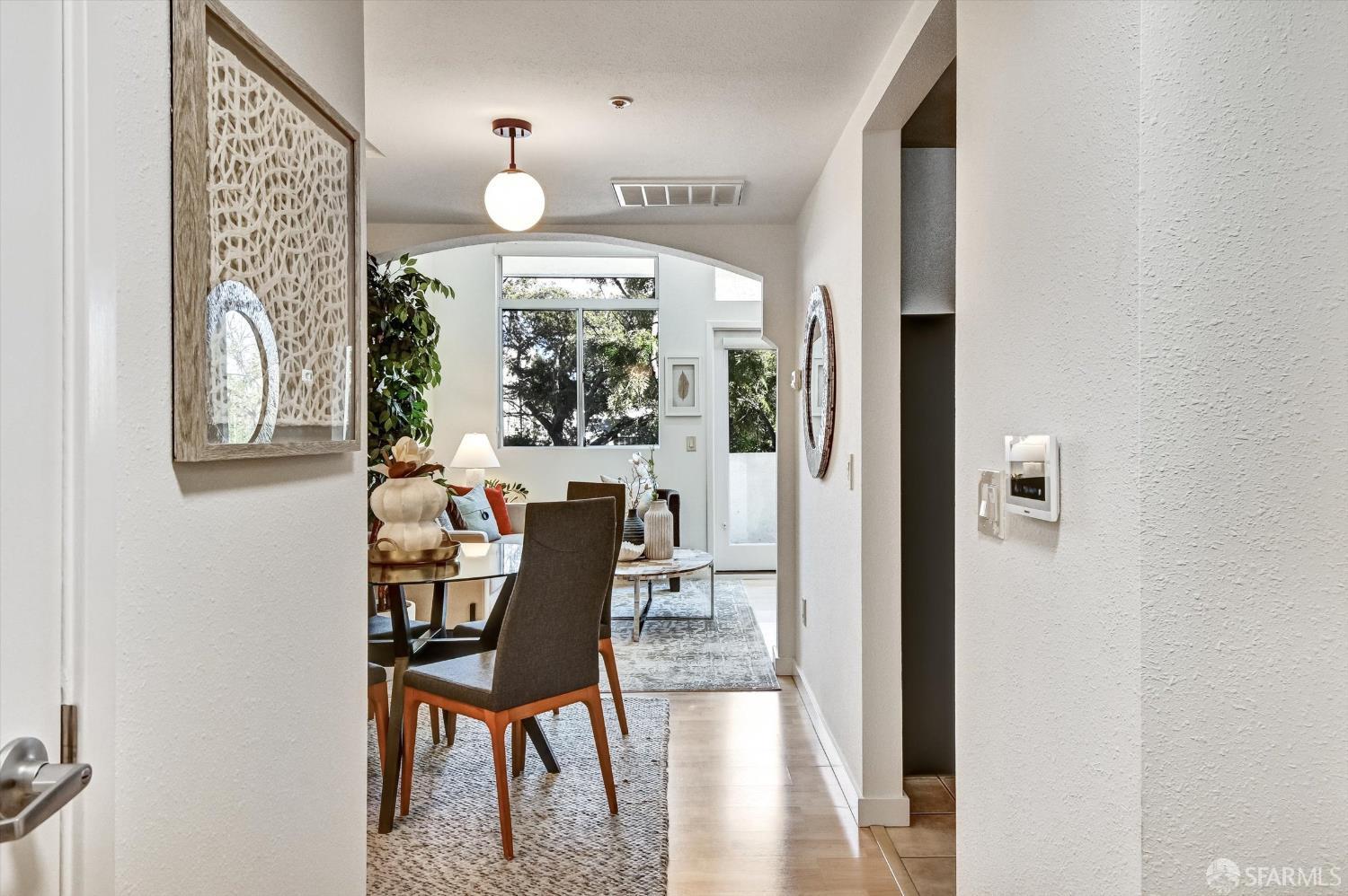 Detail Gallery Image 2 of 36 For 425 28th St #202A,  Oakland,  CA 94609 - 1 Beds | 1/1 Baths