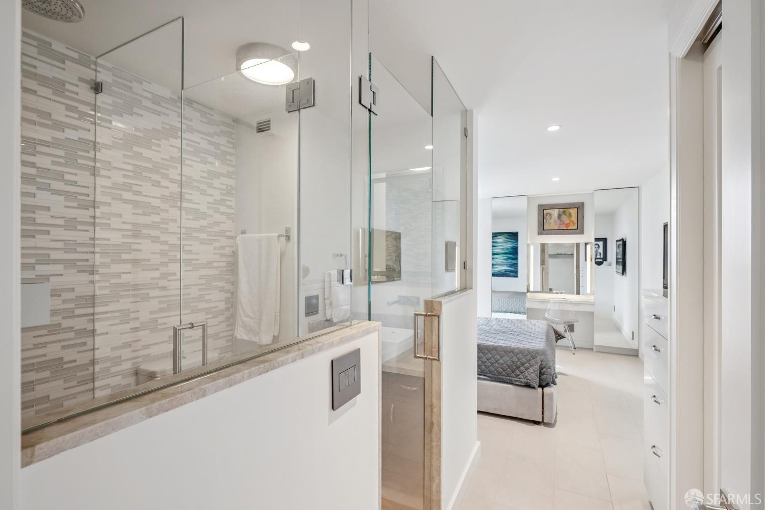 Detail Gallery Image 33 of 42 For 999 Green St #1702,  San Francisco,  CA 94133 - 3 Beds | 3 Baths