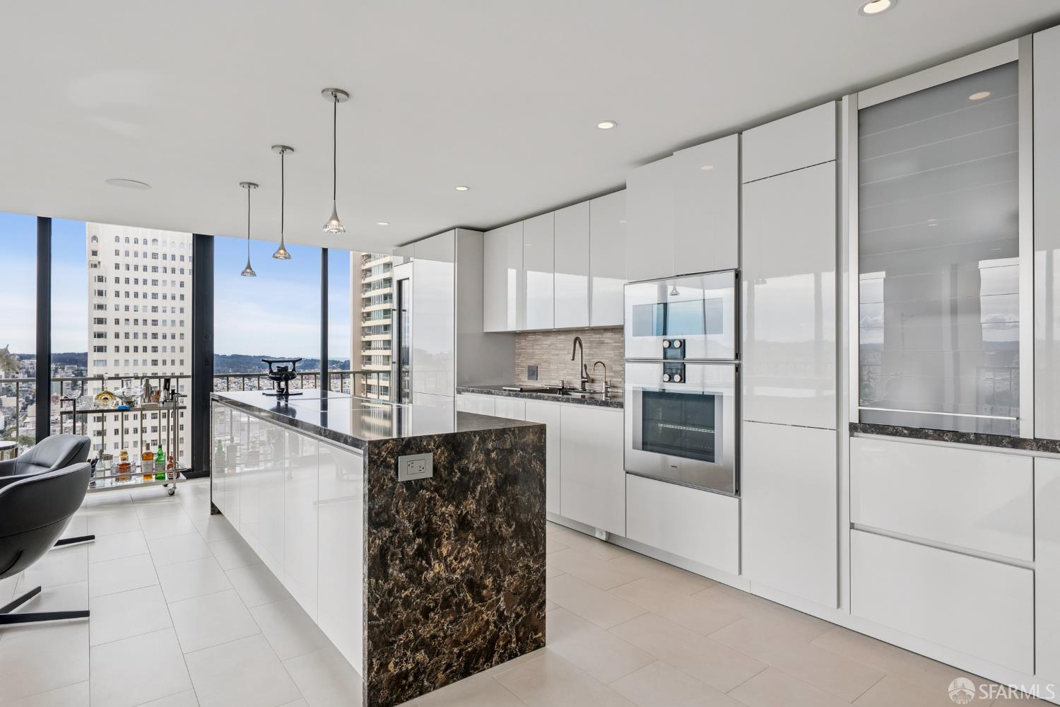 Detail Gallery Image 13 of 42 For 999 Green St #1702,  San Francisco,  CA 94133 - 3 Beds | 3 Baths