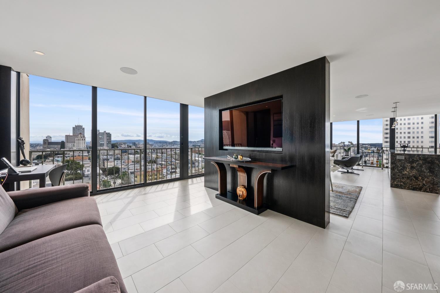 Detail Gallery Image 22 of 42 For 999 Green St #1702,  San Francisco,  CA 94133 - 3 Beds | 3 Baths