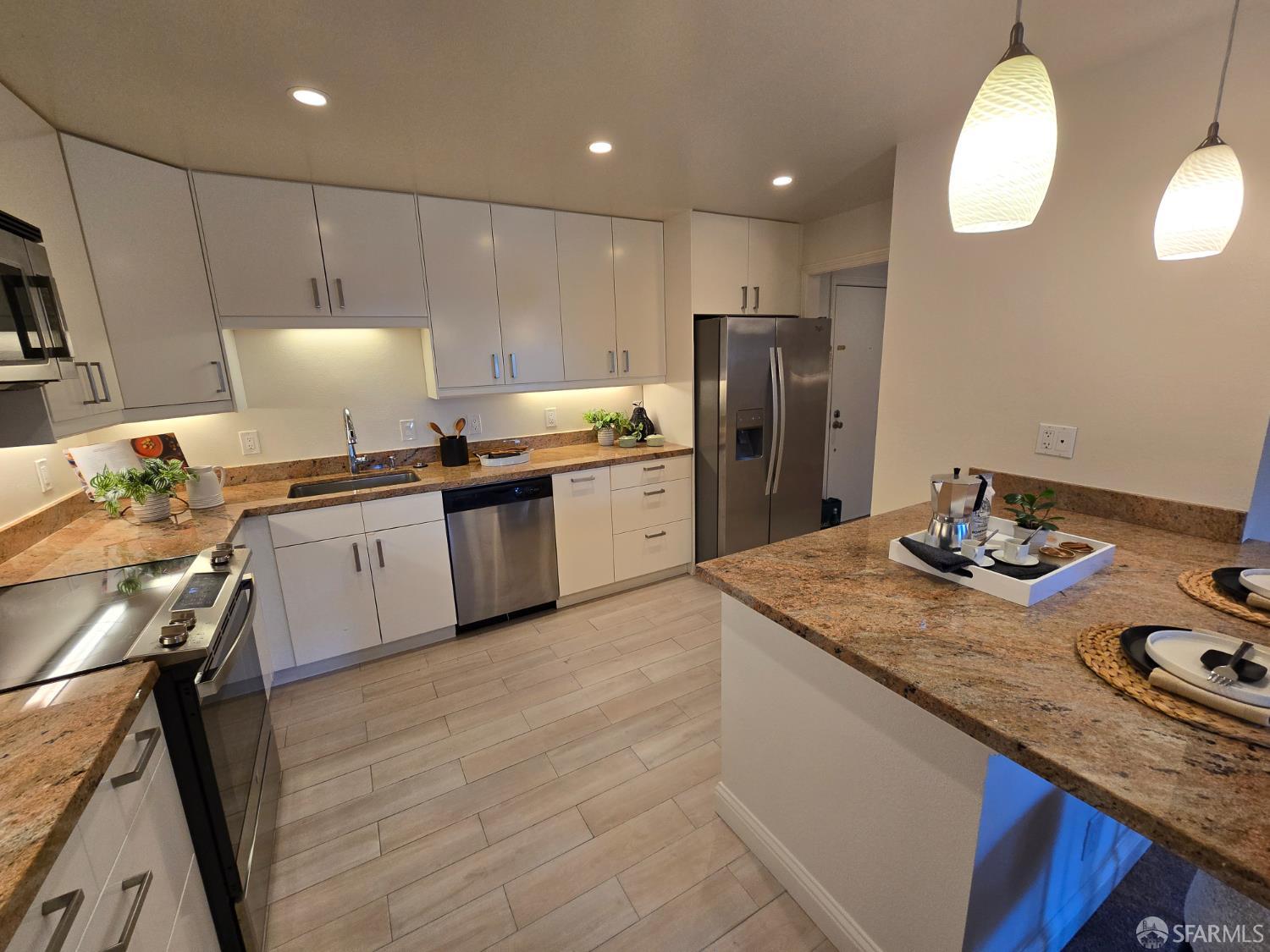 Detail Gallery Image 5 of 27 For 1171 Compass Ln #209,  Foster City,  CA 94404 - 2 Beds | 2 Baths