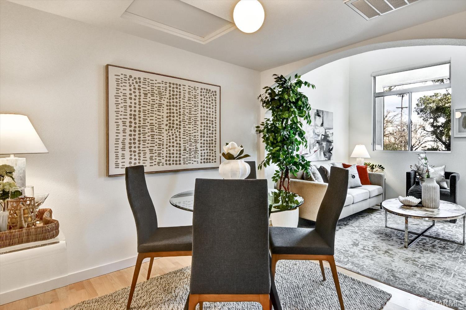 Detail Gallery Image 3 of 36 For 425 28th St #202A,  Oakland,  CA 94609 - 1 Beds | 1/1 Baths