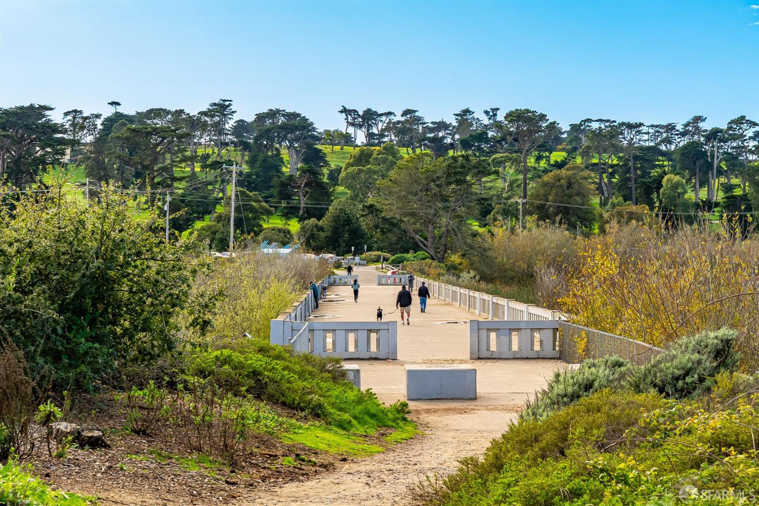 Detail Gallery Image 36 of 40 For 98 Lake Forest Dr, Daly City,  CA 94015 - 3 Beds | 2 Baths