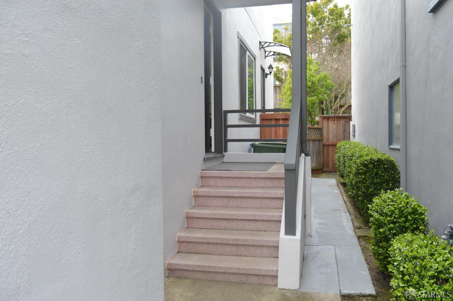 Detail Gallery Image 3 of 41 For 87 Lakemont Dr, Daly City,  CA 94015 - 3 Beds | 2 Baths