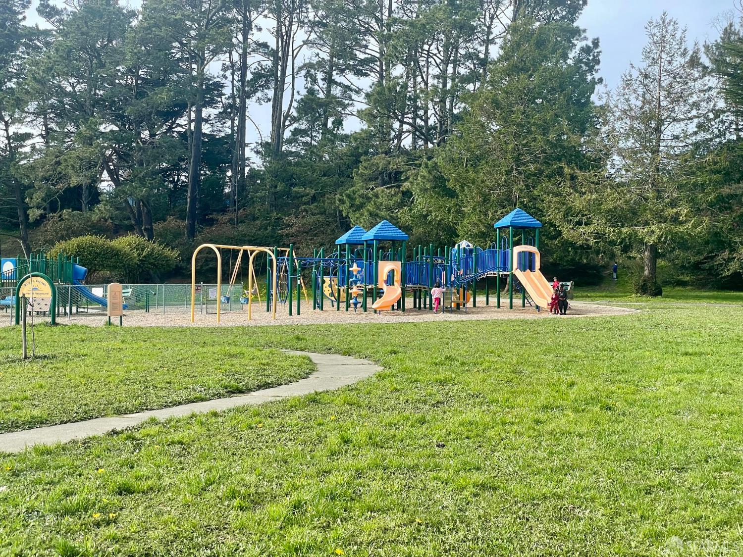 Detail Gallery Image 49 of 55 For 635 Parkview Cir, Pacifica,  CA 94044 - 4 Beds | 2 Baths