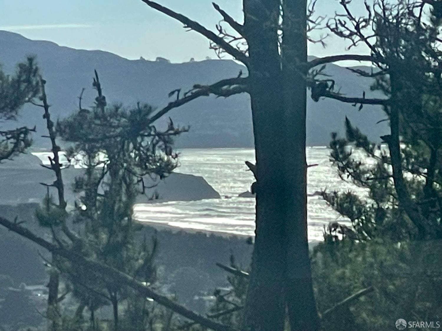 Detail Gallery Image 46 of 55 For 635 Parkview Cir, Pacifica,  CA 94044 - 4 Beds | 2 Baths