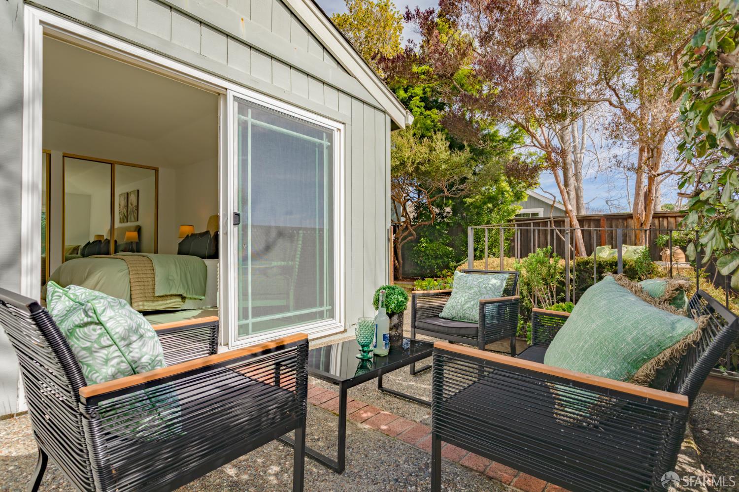 Detail Gallery Image 22 of 31 For 267 Ennismore Ct, Alameda,  CA 94502 - 3 Beds | 2 Baths