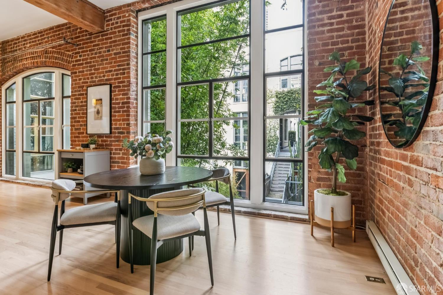 Photo #4: 425022753 Listing: Photo #4