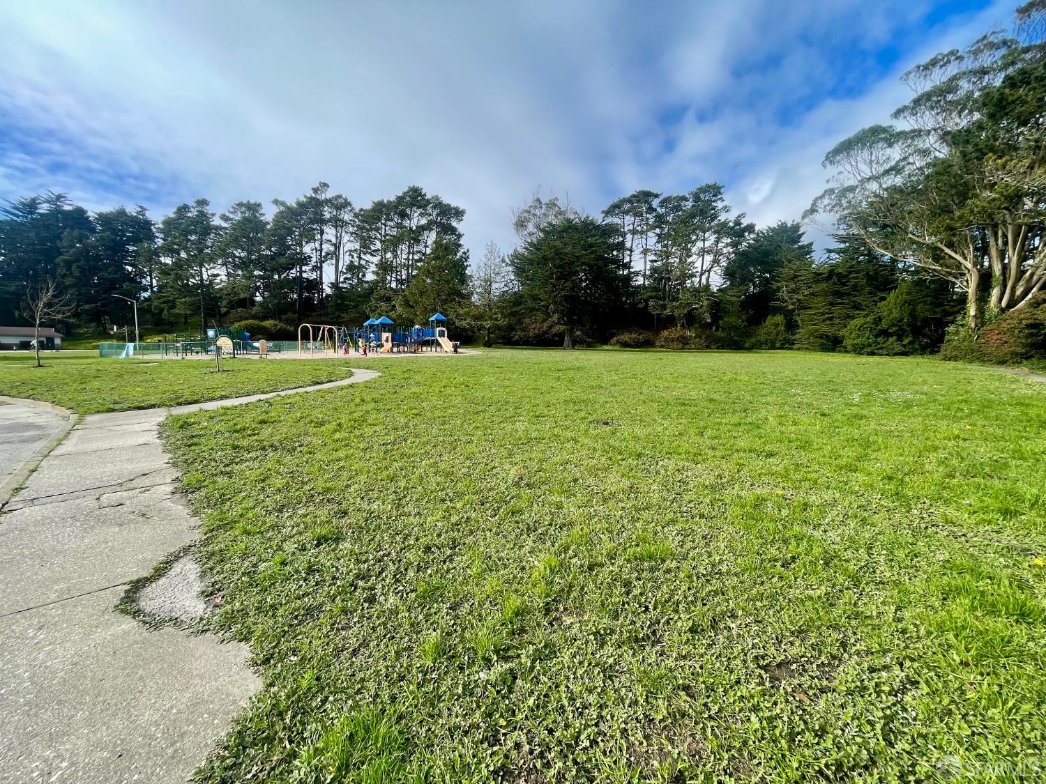 Detail Gallery Image 50 of 55 For 635 Parkview Cir, Pacifica,  CA 94044 - 4 Beds | 2 Baths