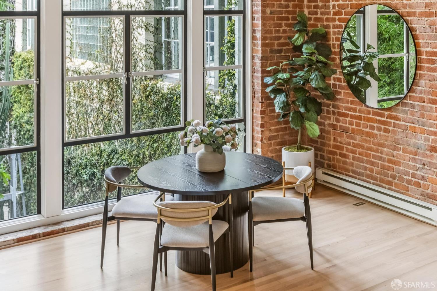 Photo #8: 425022753 Listing: Photo #8