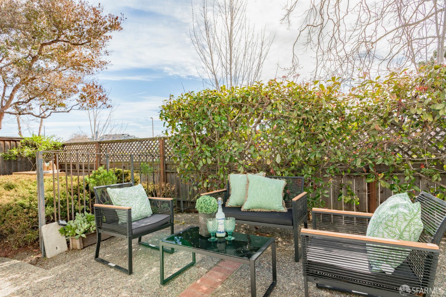 Detail Gallery Image 23 of 31 For 267 Ennismore Ct, Alameda,  CA 94502 - 3 Beds | 2 Baths