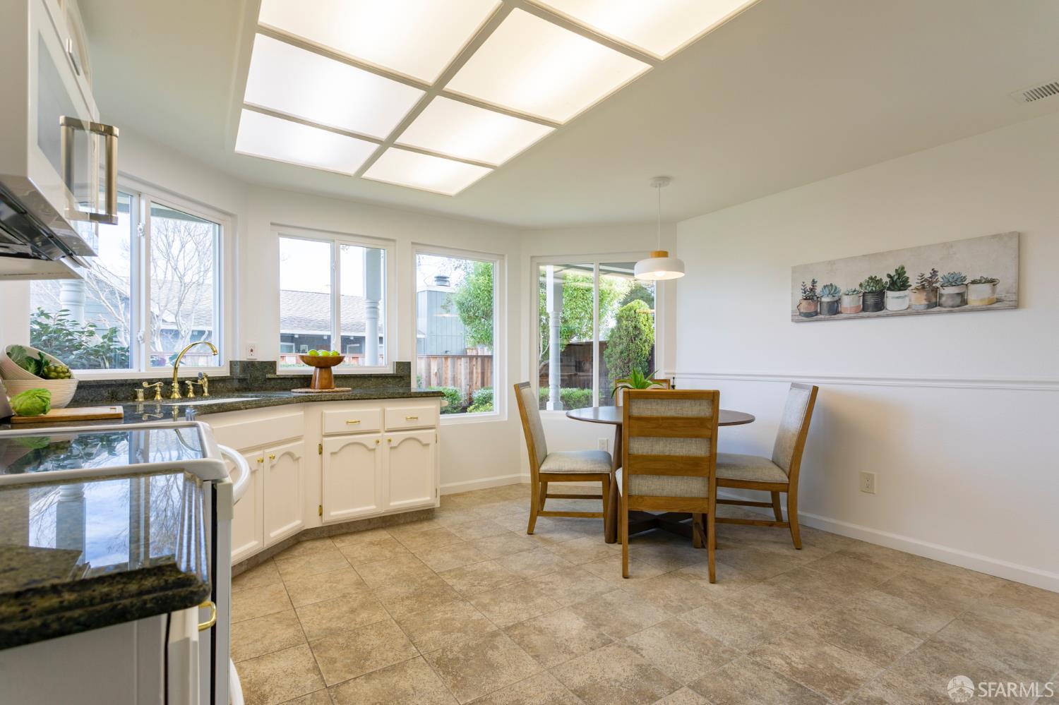 Detail Gallery Image 8 of 31 For 267 Ennismore Ct, Alameda,  CA 94502 - 3 Beds | 2 Baths