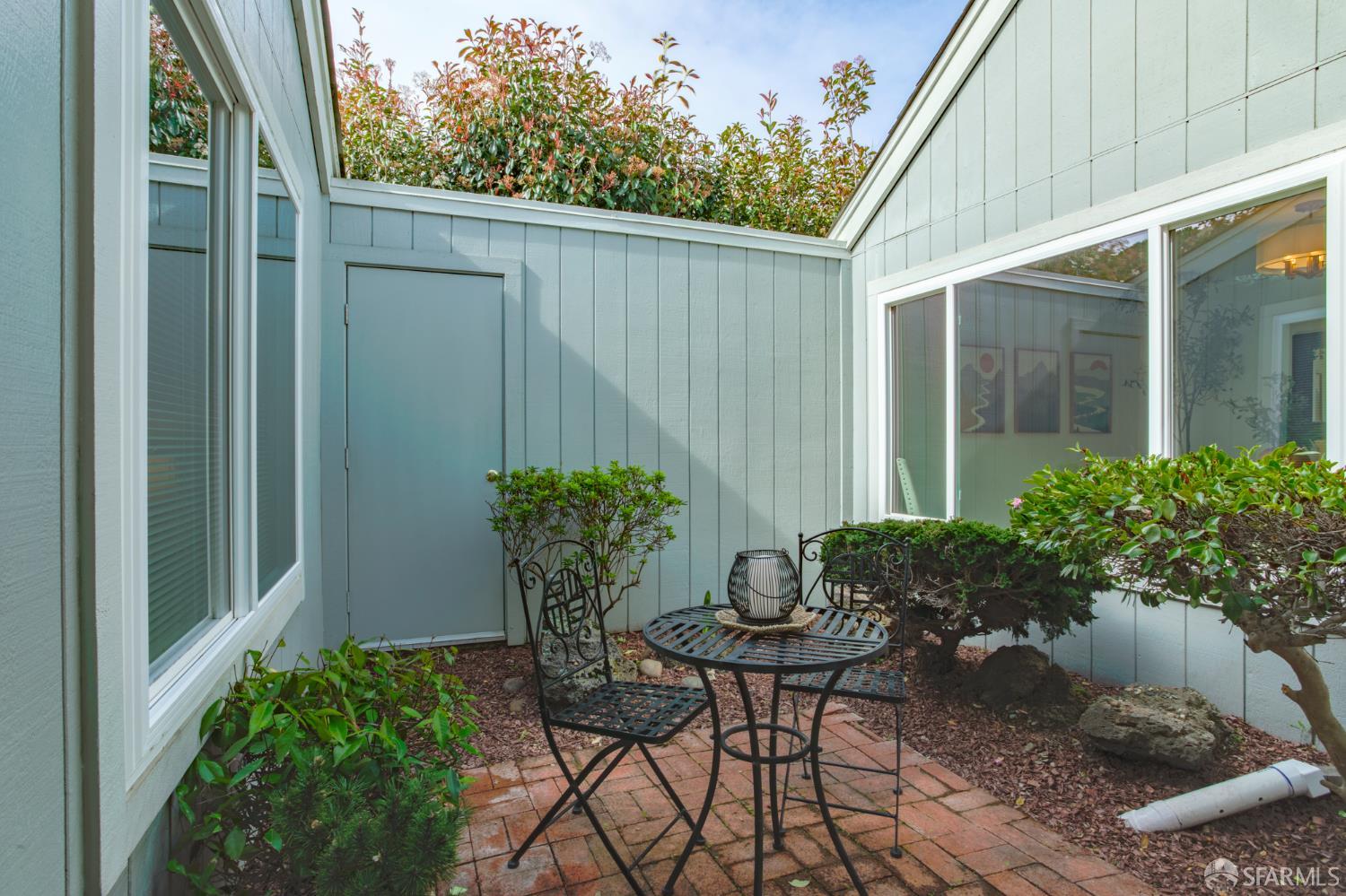 Detail Gallery Image 12 of 31 For 267 Ennismore Ct, Alameda,  CA 94502 - 3 Beds | 2 Baths