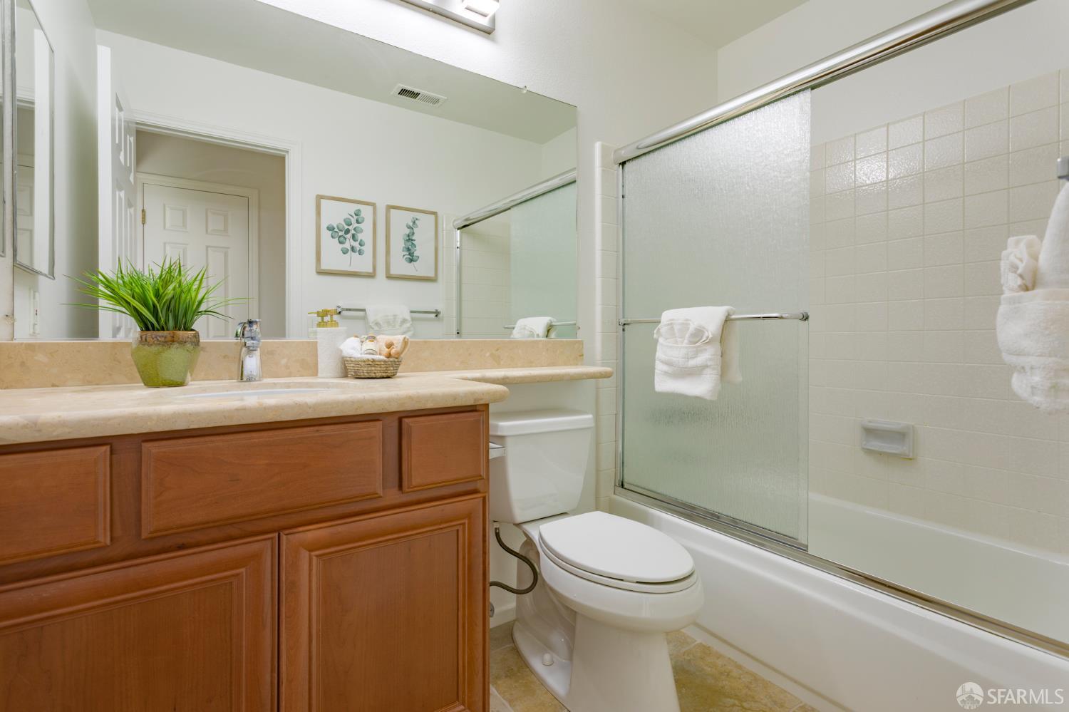 Detail Gallery Image 19 of 31 For 267 Ennismore Ct, Alameda,  CA 94502 - 3 Beds | 2 Baths