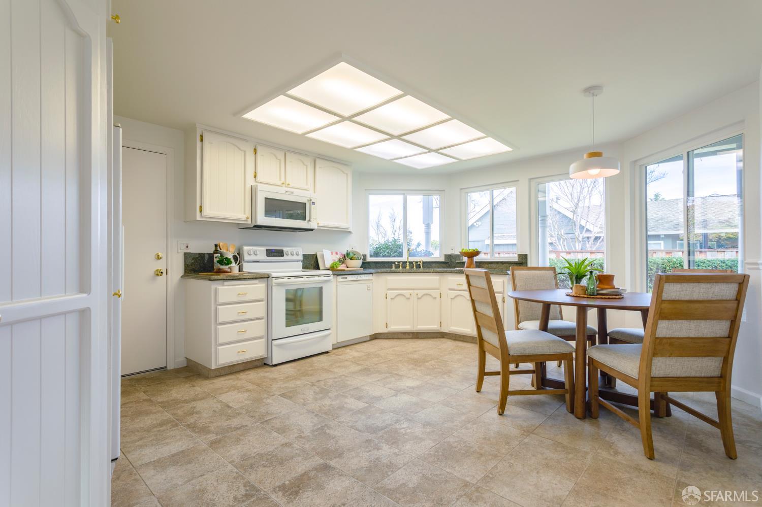 Detail Gallery Image 10 of 31 For 267 Ennismore Ct, Alameda,  CA 94502 - 3 Beds | 2 Baths