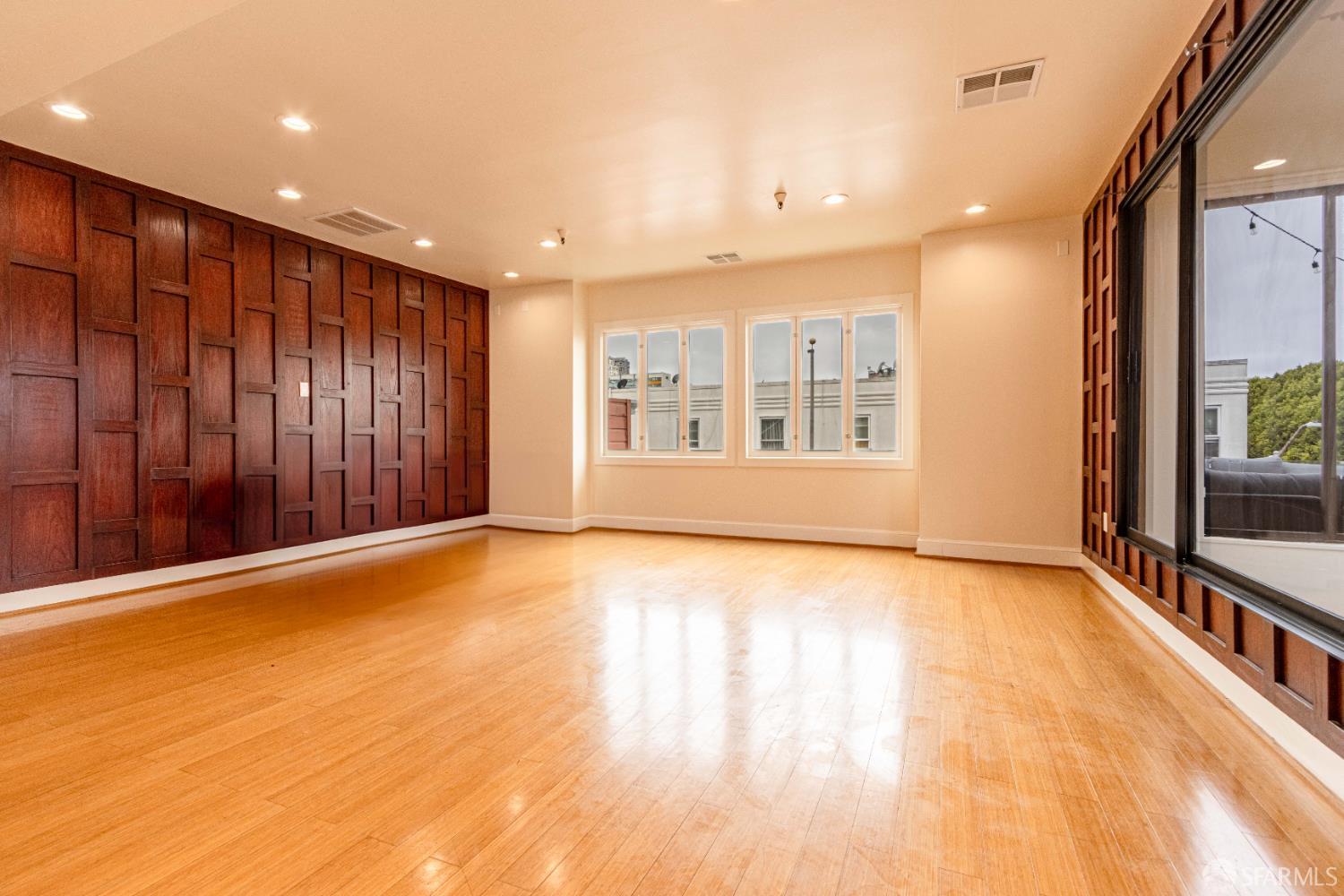 Detail Gallery Image 11 of 30 For 1234 Grant Ave, San Francisco,  CA 94133 - – Beds | – Baths