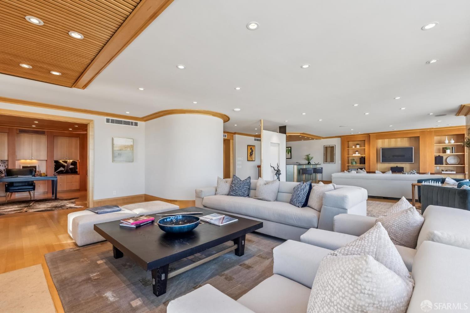 Photo #6: 426106208 Listing: Photo #6