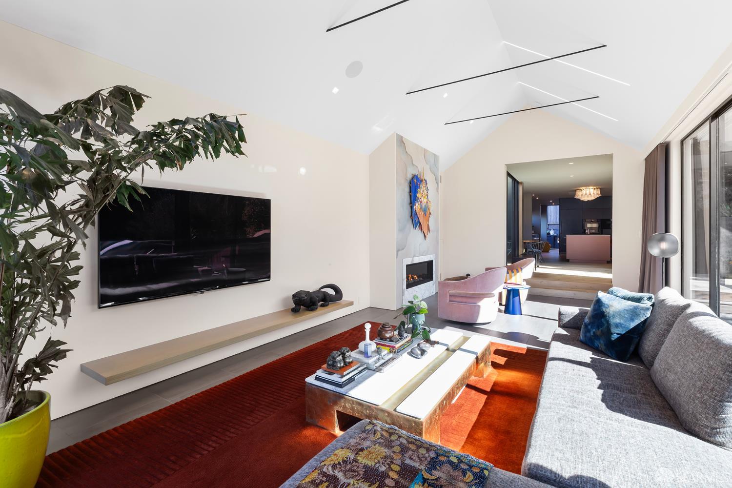 Detail Gallery Image 5 of 99 For 335 Diamond St, San Francisco,  CA 94114 - 2 Beds | 3 Baths