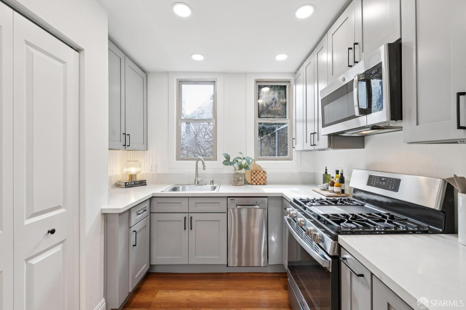 Detail Gallery Image 11 of 83 For 3369 Cesar Chavez St, San Francisco,  CA 94110 - 4 Beds | 4 Baths