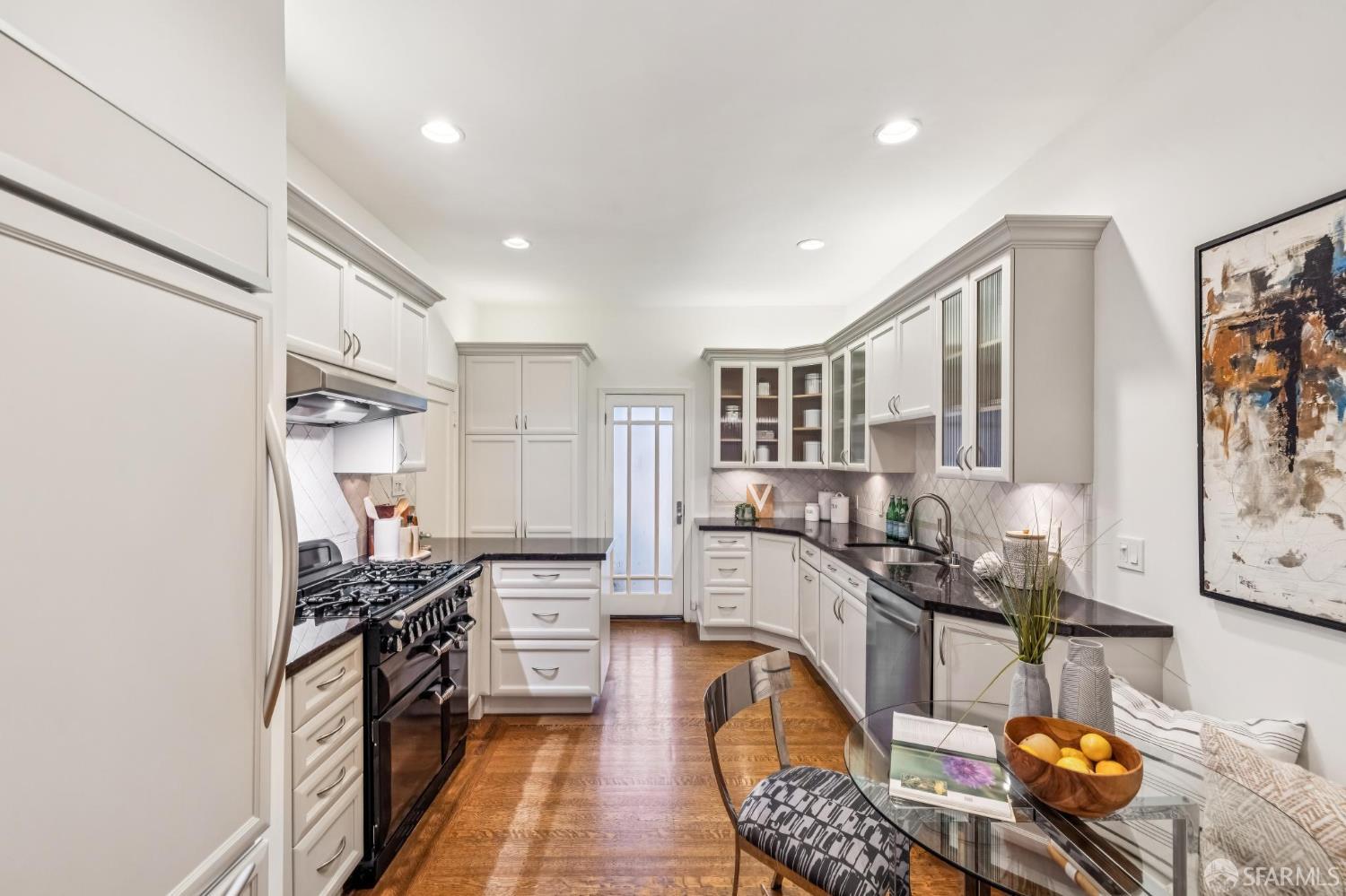 Detail Gallery Image 13 of 59 For 1262 Sacramento St, San Francisco,  CA 94108 - – Beds | – Baths