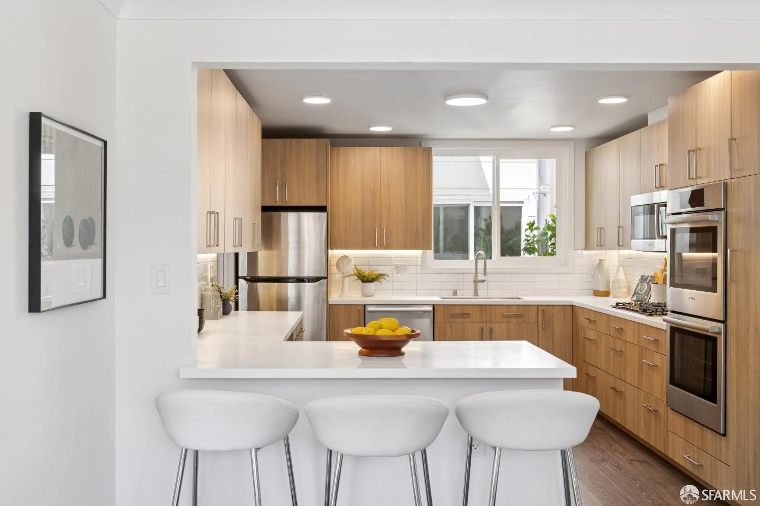 Detail Gallery Image 8 of 27 For 118 Ortega St, San Francisco,  CA 94122 - 4 Beds | 3 Baths