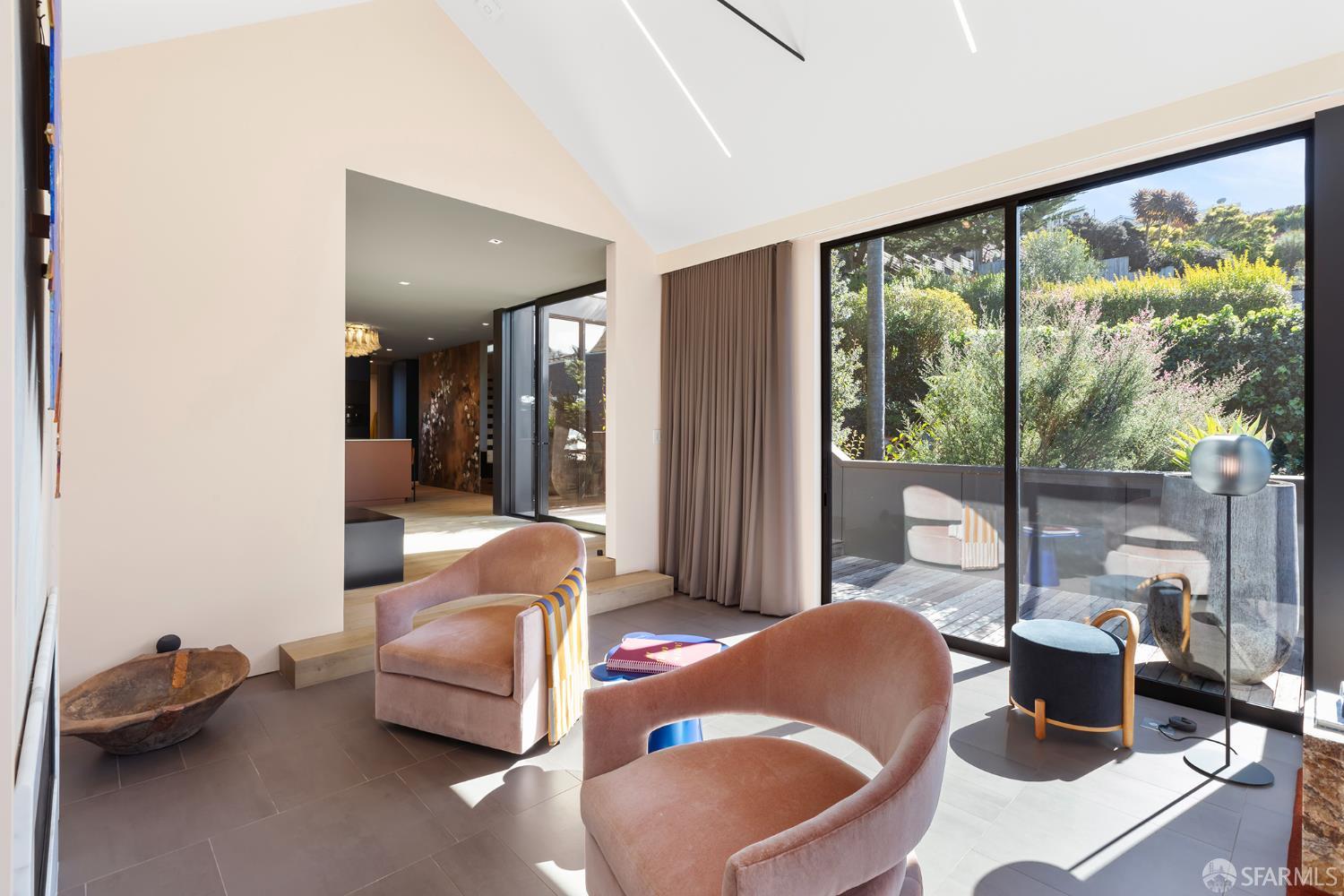 Detail Gallery Image 6 of 99 For 335 Diamond St, San Francisco,  CA 94114 - 2 Beds | 3 Baths