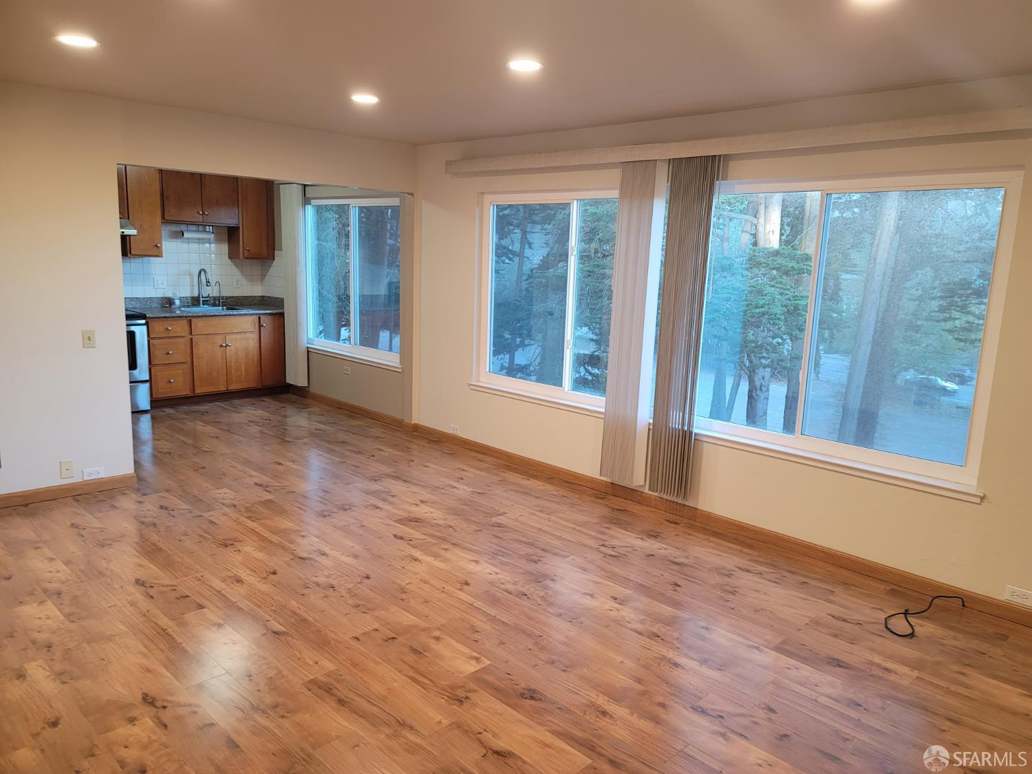 Detail Gallery Image 6 of 20 For 132 Locksley Ave, San Francisco,  CA 94122 - – Beds | – Baths