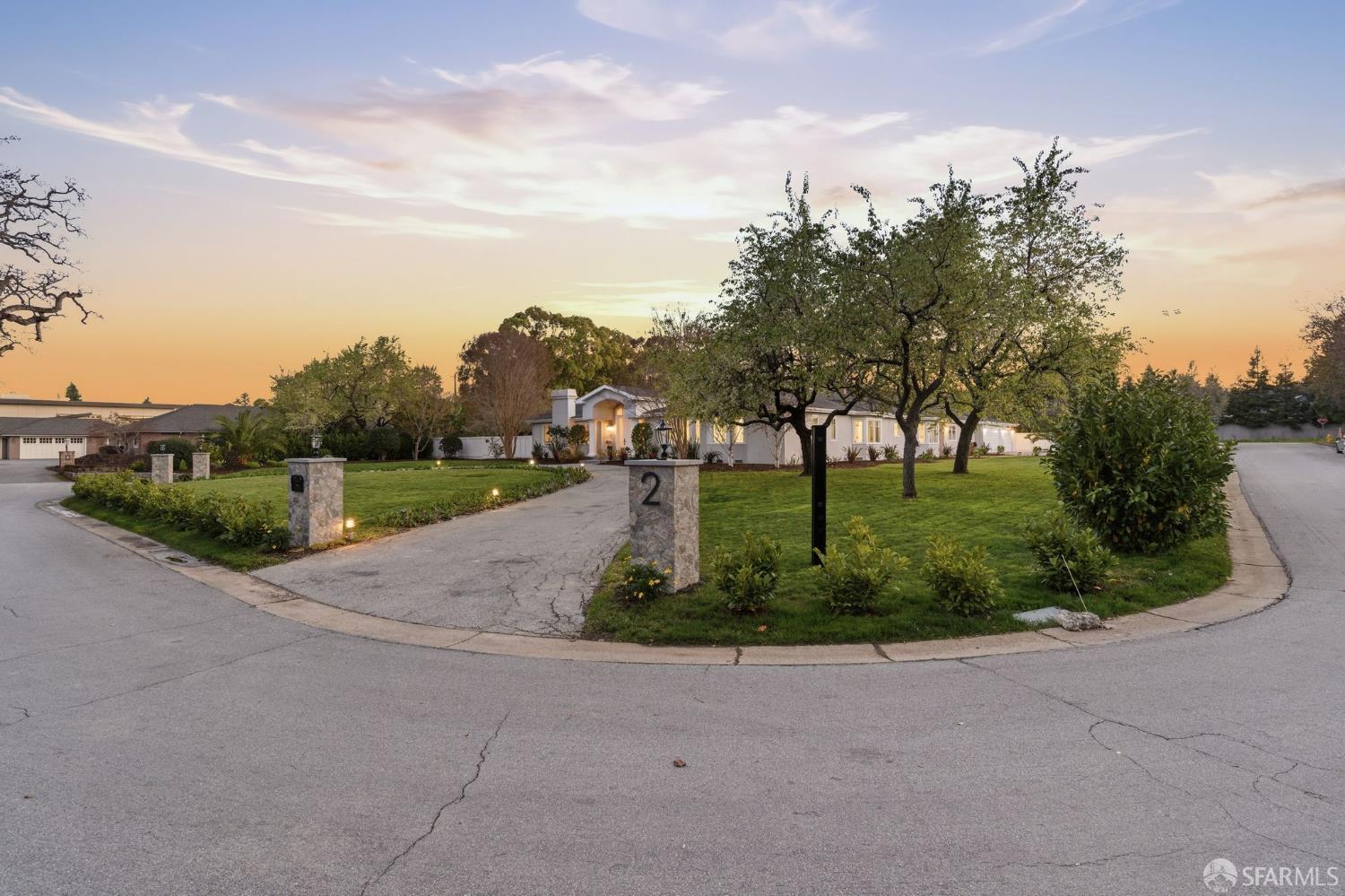 Detail Gallery Image 19 of 21 For 2 Callado Way, Atherton,  CA 94027 - 5 Beds | 4/1 Baths