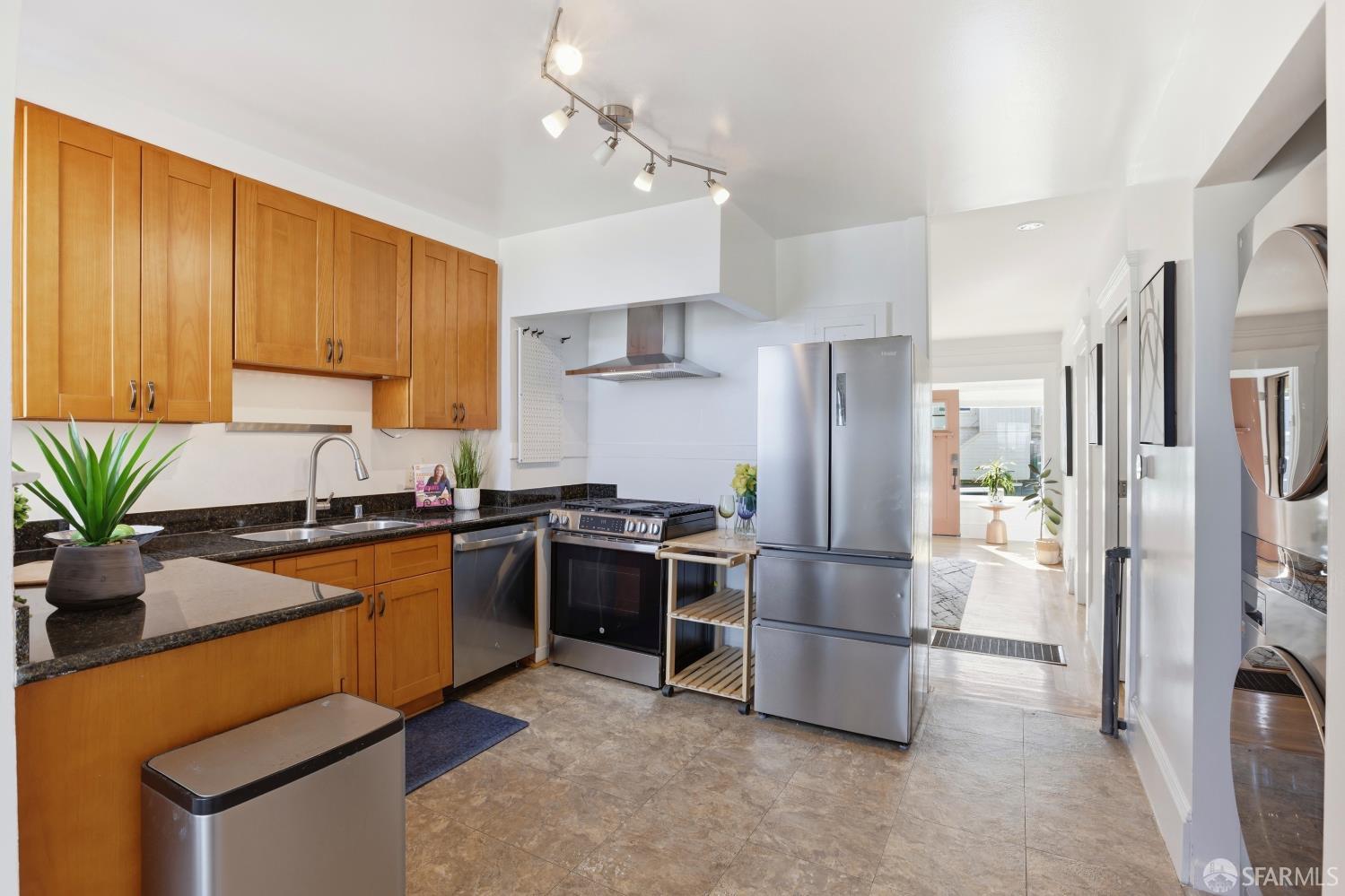 Detail Gallery Image 4 of 44 For 28 Shakespeare St, Daly City,  CA 94014 - 4 Beds | 3 Baths