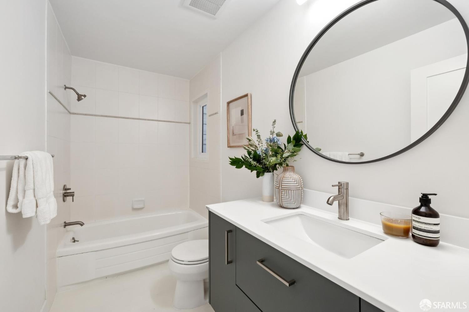 Detail Gallery Image 15 of 27 For 118 Ortega St, San Francisco,  CA 94122 - 4 Beds | 3 Baths